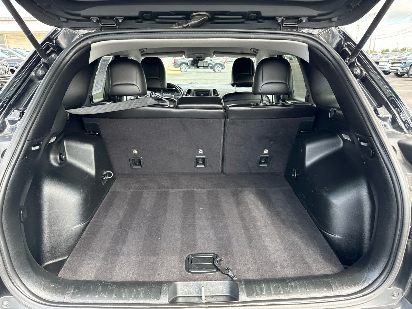 Used 2019 Jeep Cherokee Latitude Plus w/ Cold Weather Group AWD/4WD image 23