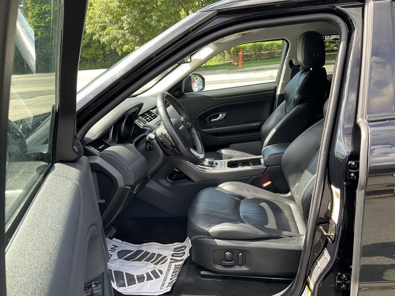 Used 2018 Land Rover Range Rover Evoque SE AWD/4WD image 18