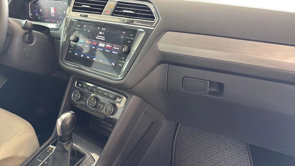 Used 2020 Volkswagen Tiguan SEL FWD image 29