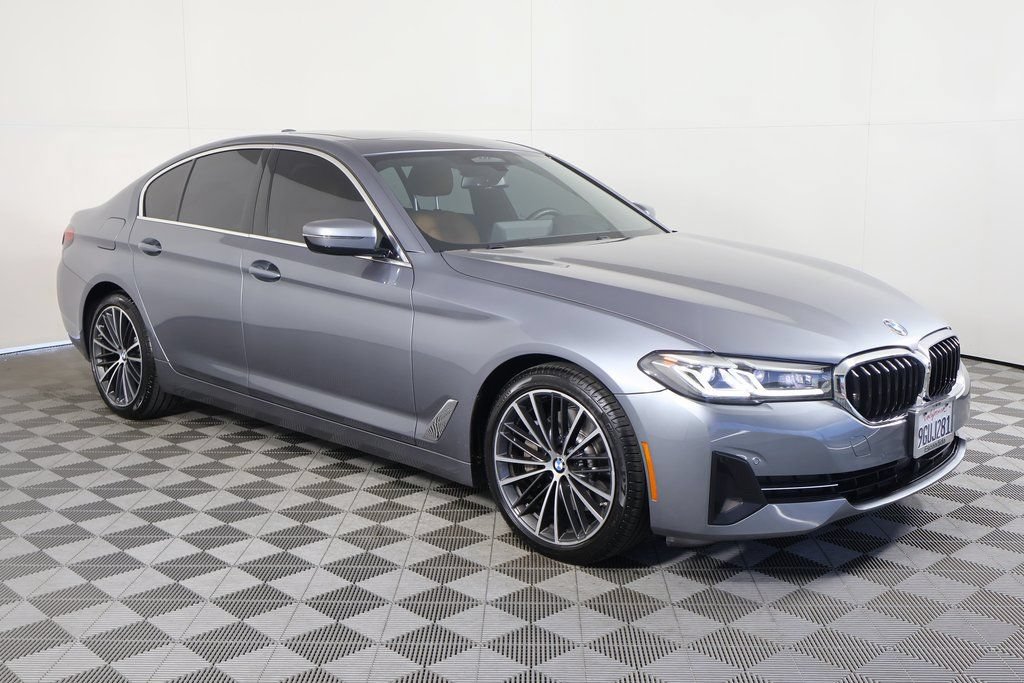 Used 2022 BMW 530i w/ Premium Package RWD image 3