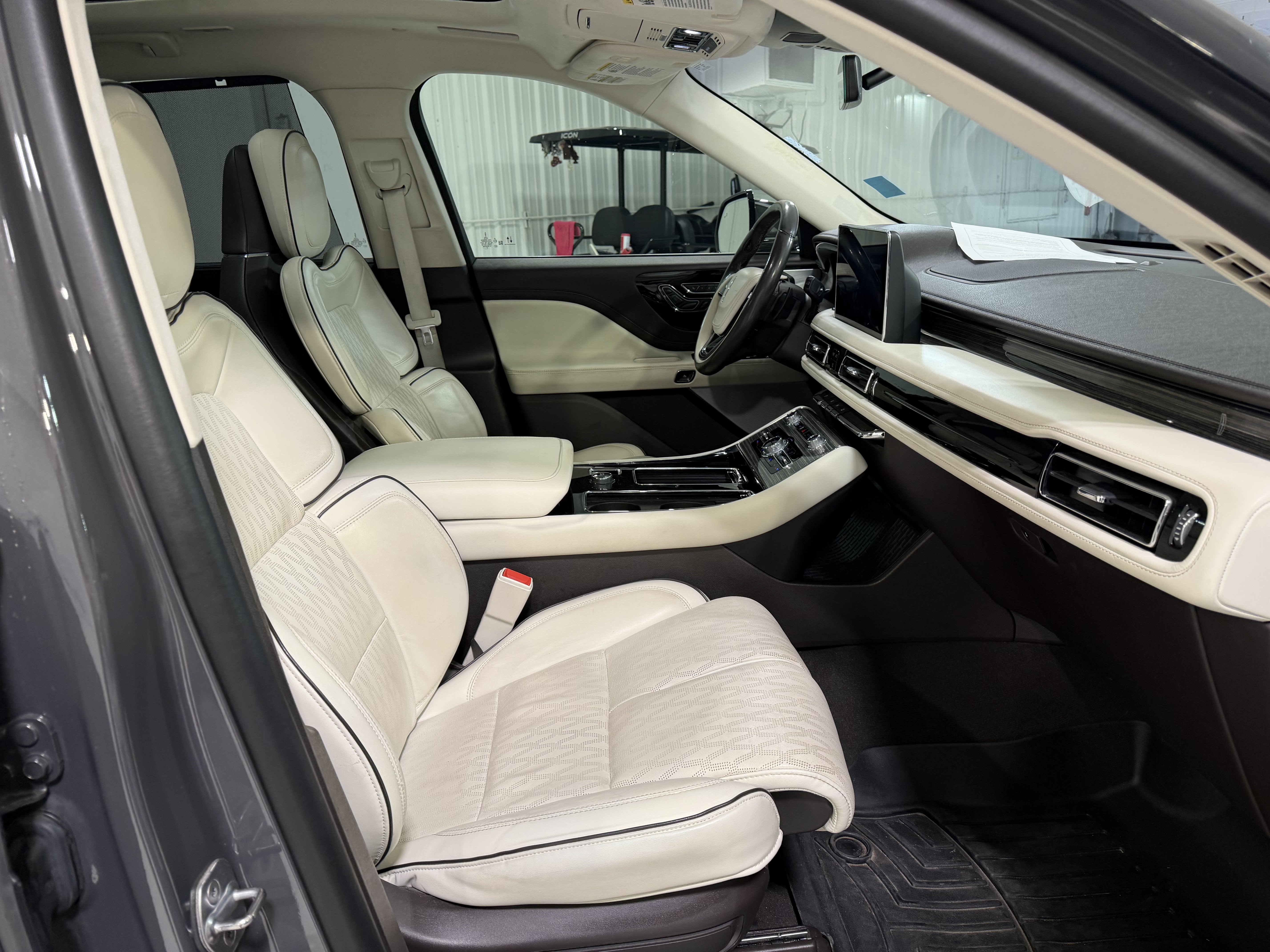 Used 2022 Lincoln Aviator Black Label AWD/4WD image 13