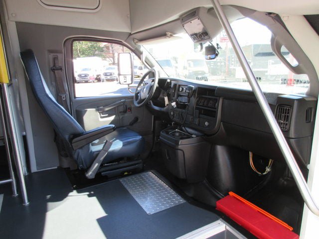 Used 2022 Chevrolet Express 3500 w/ Shuttle Bus Package RWD image 23