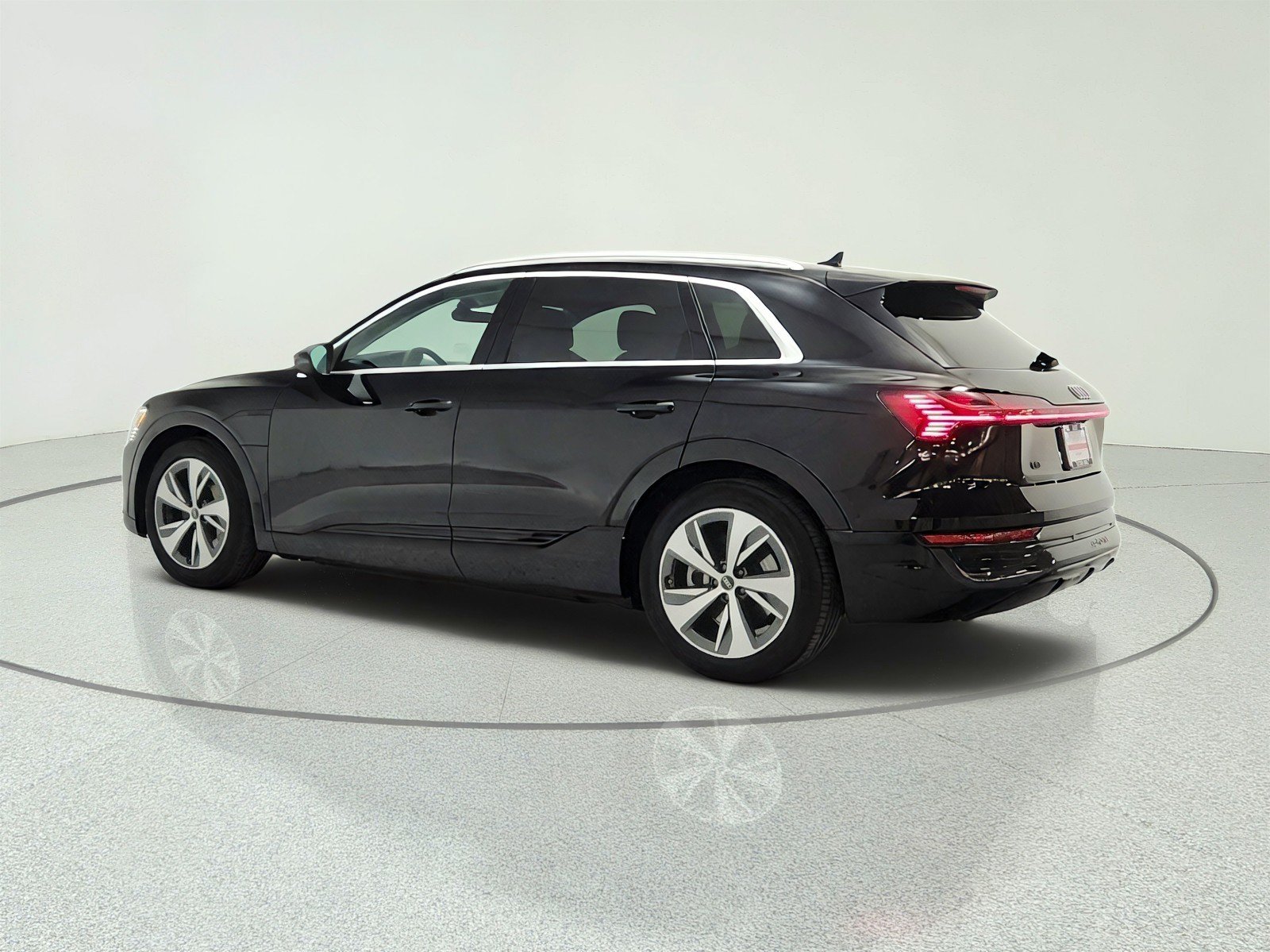 Used 2024 Audi Q8 e-tron Premium AWD/4WD image 7