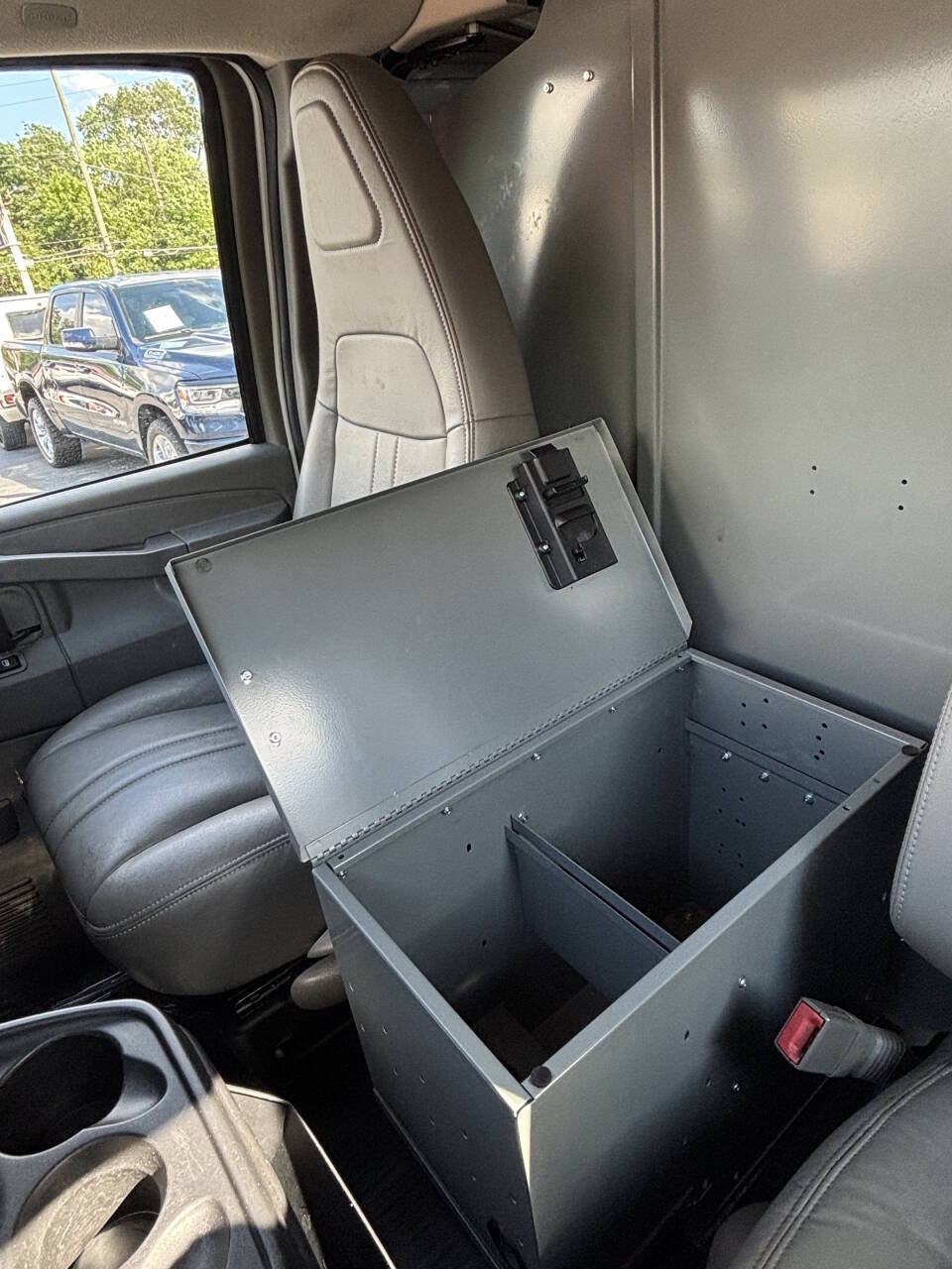 Used 2020 Chevrolet Express 3500 Extended w/ Driver Convenience Package RWD image 22