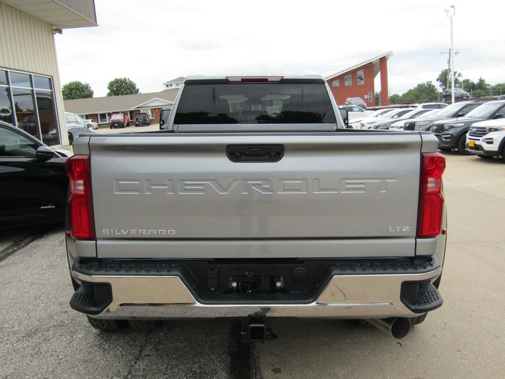 New 2026 Chevrolet Silverado 3500 LTZ w/ LTZ Convenience Package AWD/4WD image 4