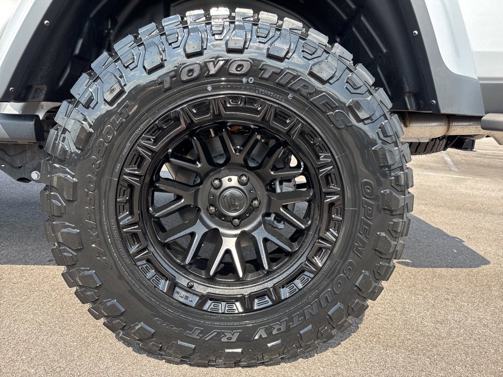 Used 2023 Jeep Gladiator Rubicon w/ Cold Weather Group image 13