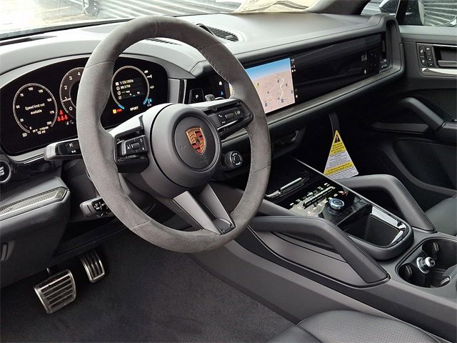 New 2026 Porsche Cayenne GTS image 4