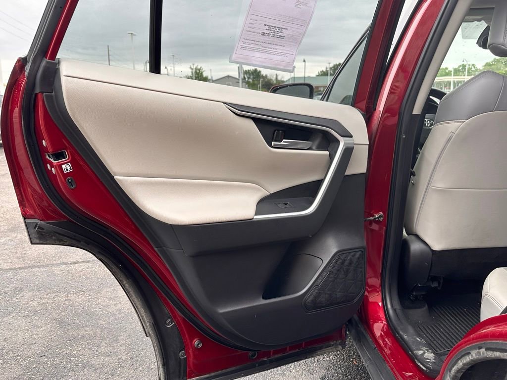Used 2021 Toyota RAV4 XLE Premium AWD/4WD image 18