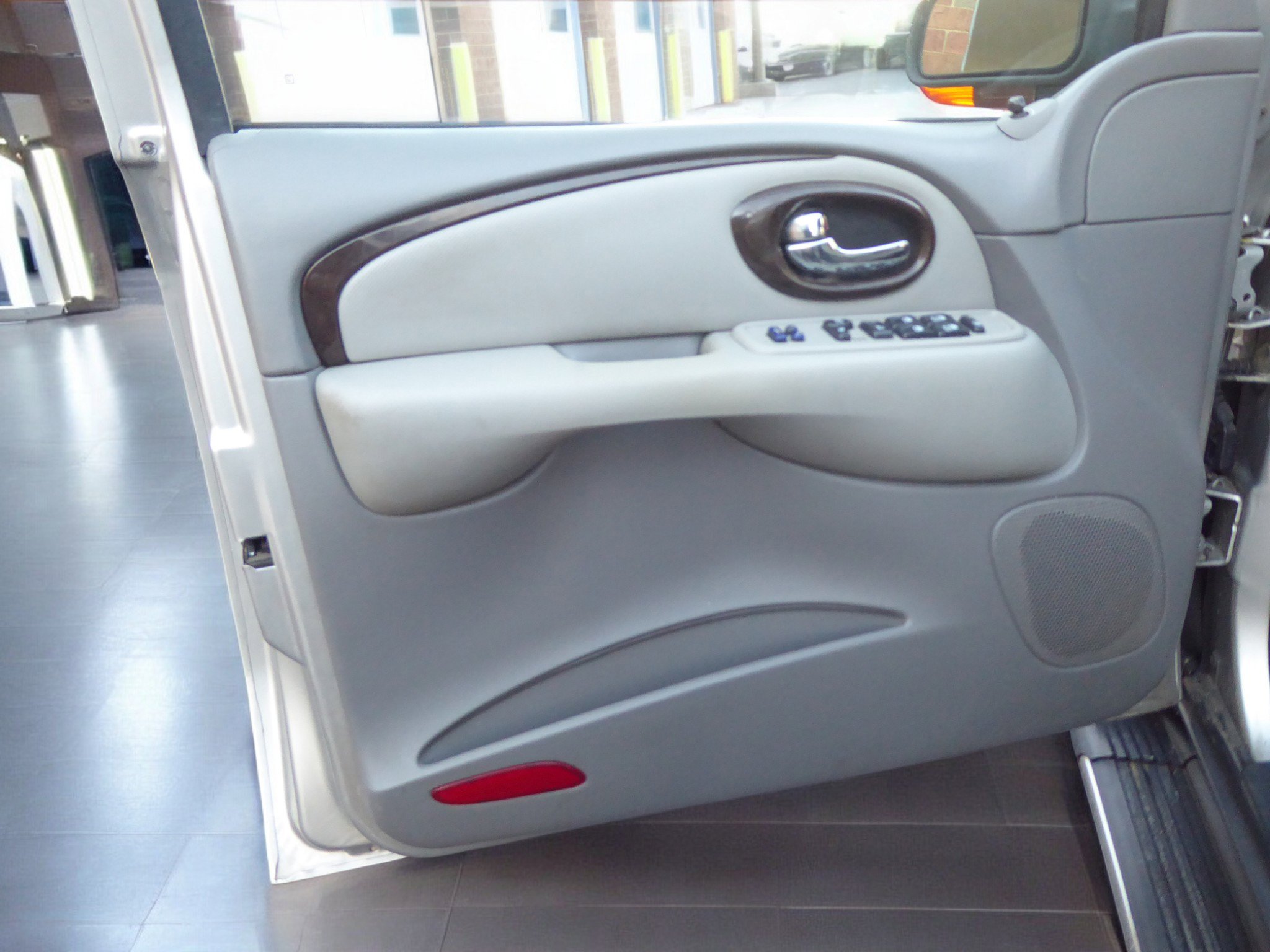 Used 2005 Buick Rainier CXL w/ Luxury Package image 19