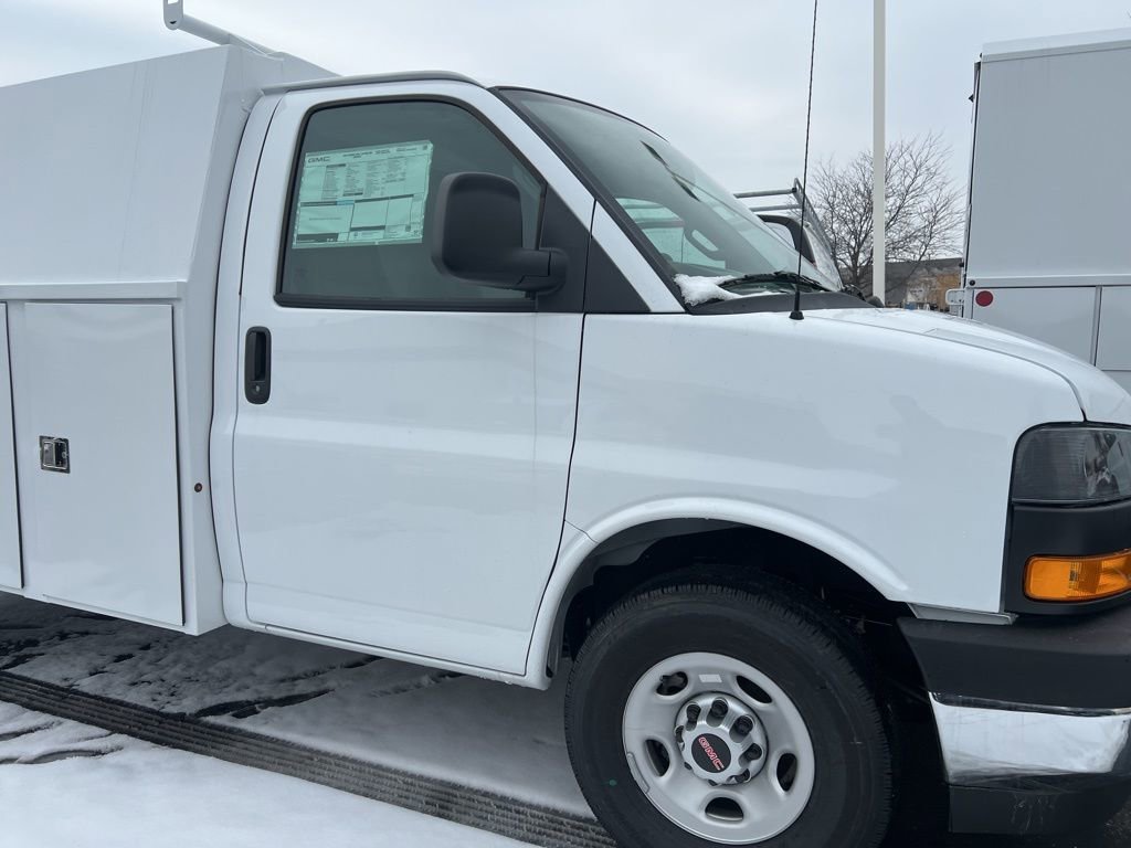New 2025 GMC Savana 3500 w/ Power Convenience Package RWD image 2