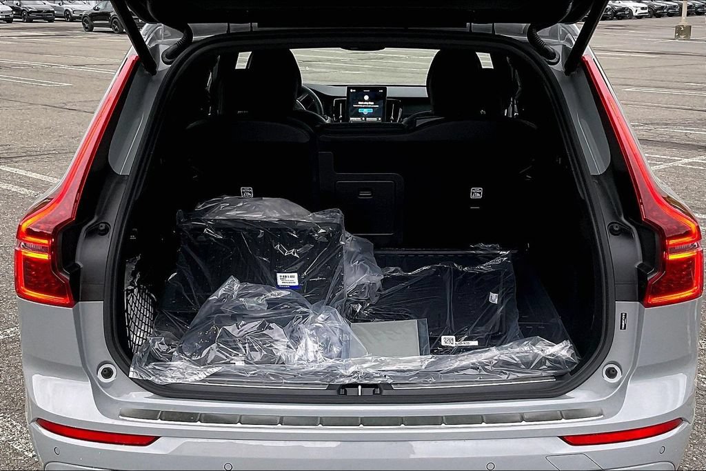 New 2026 Volvo XC60 T8 Ultra w/ Protection Package Premier AWD/4WD image 9