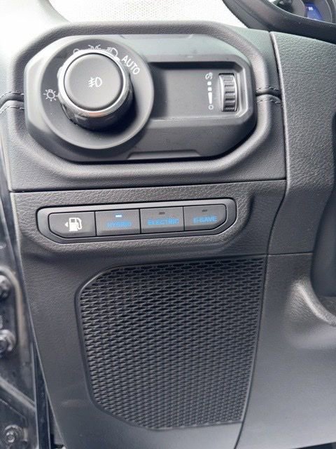 Used 2025 Jeep Wrangler Sahara 4xe image 9