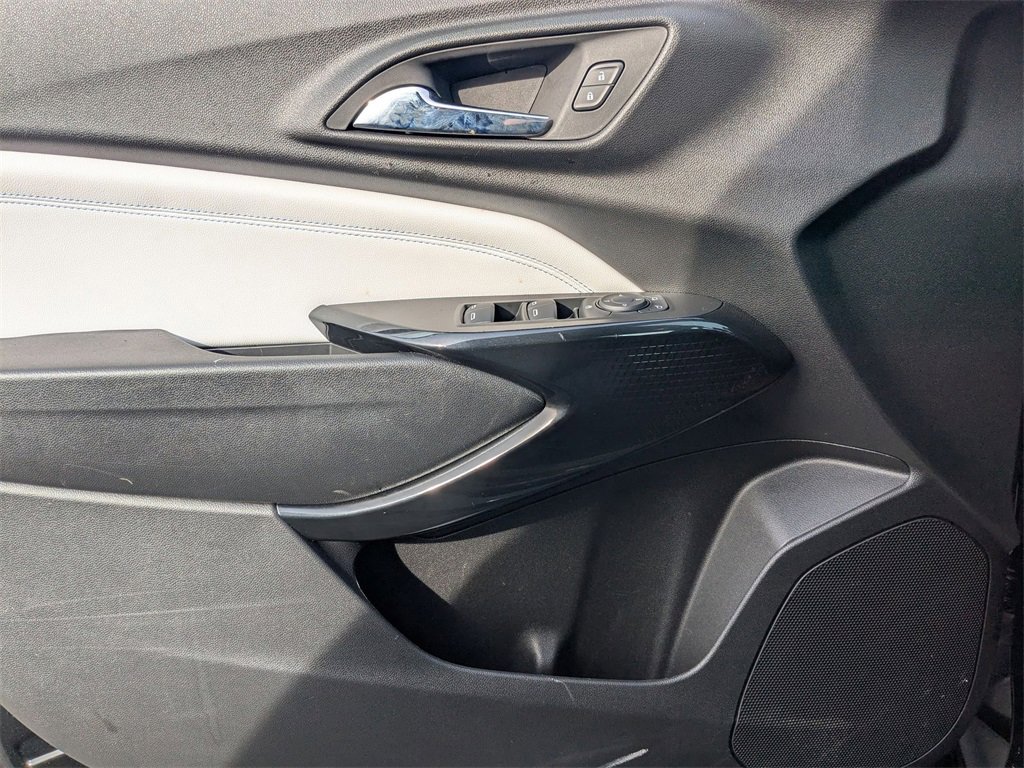 Used 2025 Chevrolet Trax LT w/ LT Convenience Package image 13