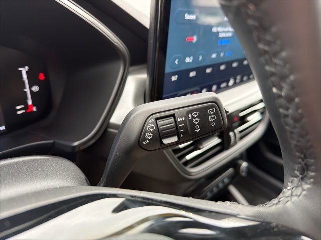 Used 2023 Ford Escape SE w/ Class II Trailer Tow Package image 44