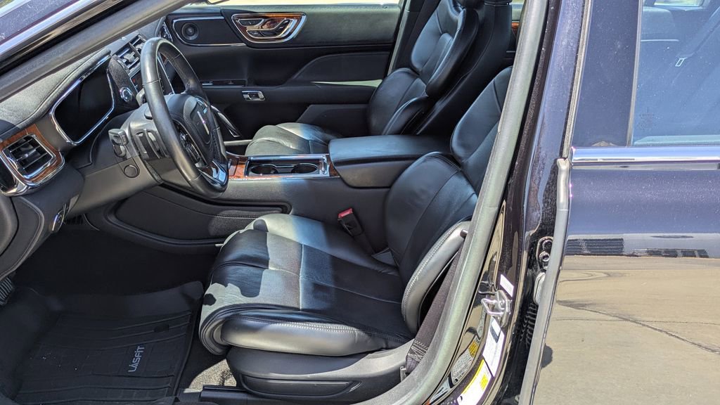 Used 2020 Lincoln Continental Reserve FWD image 4