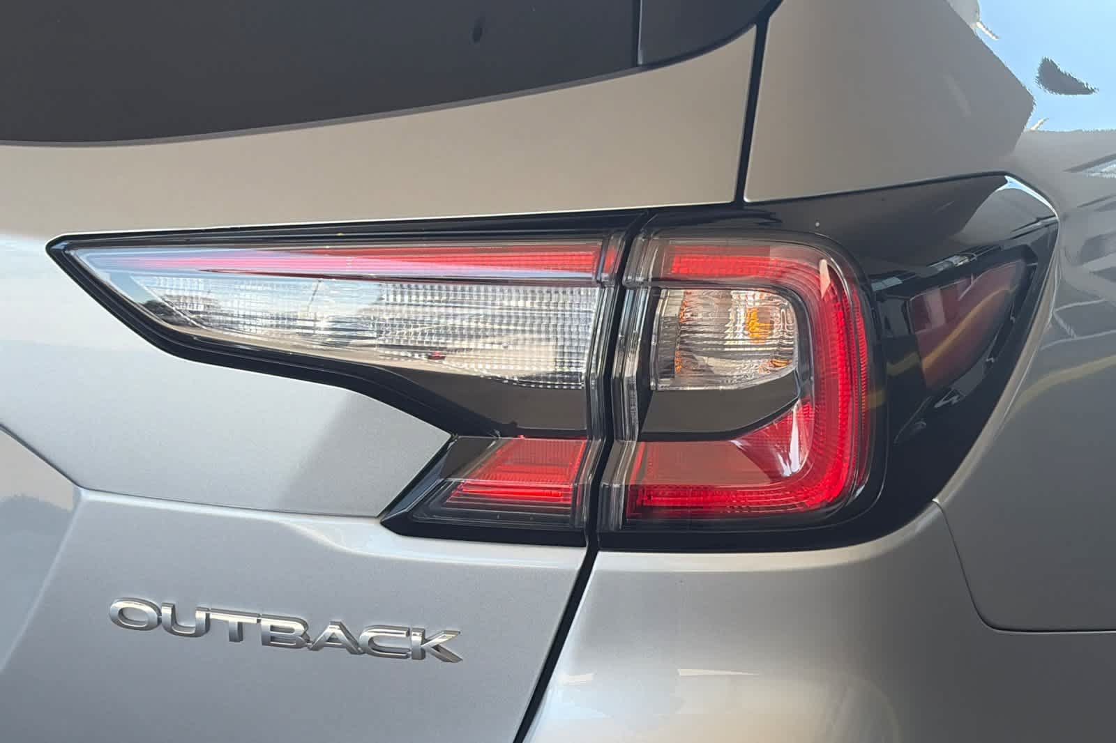 Certified 2025 Subaru Outback Limited AWD/4WD image 31