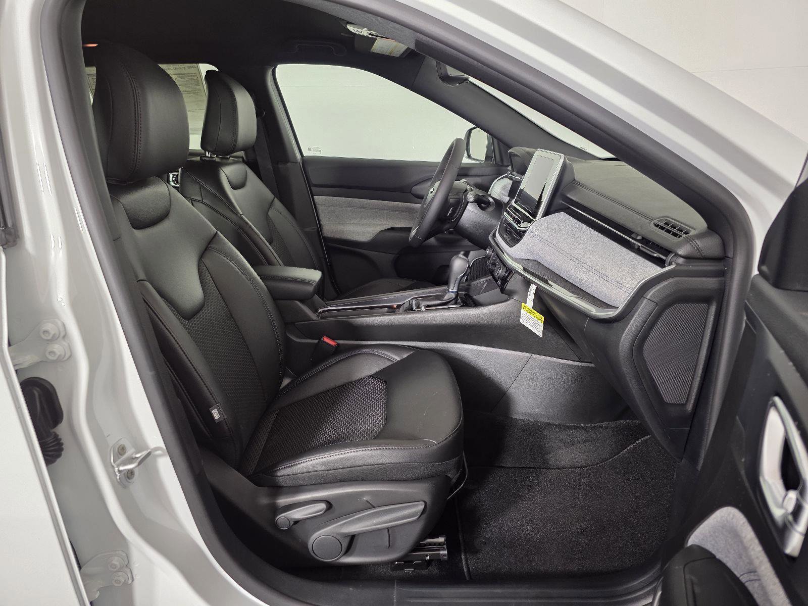 New 2026 Jeep Compass Latitude AWD/4WD image 22