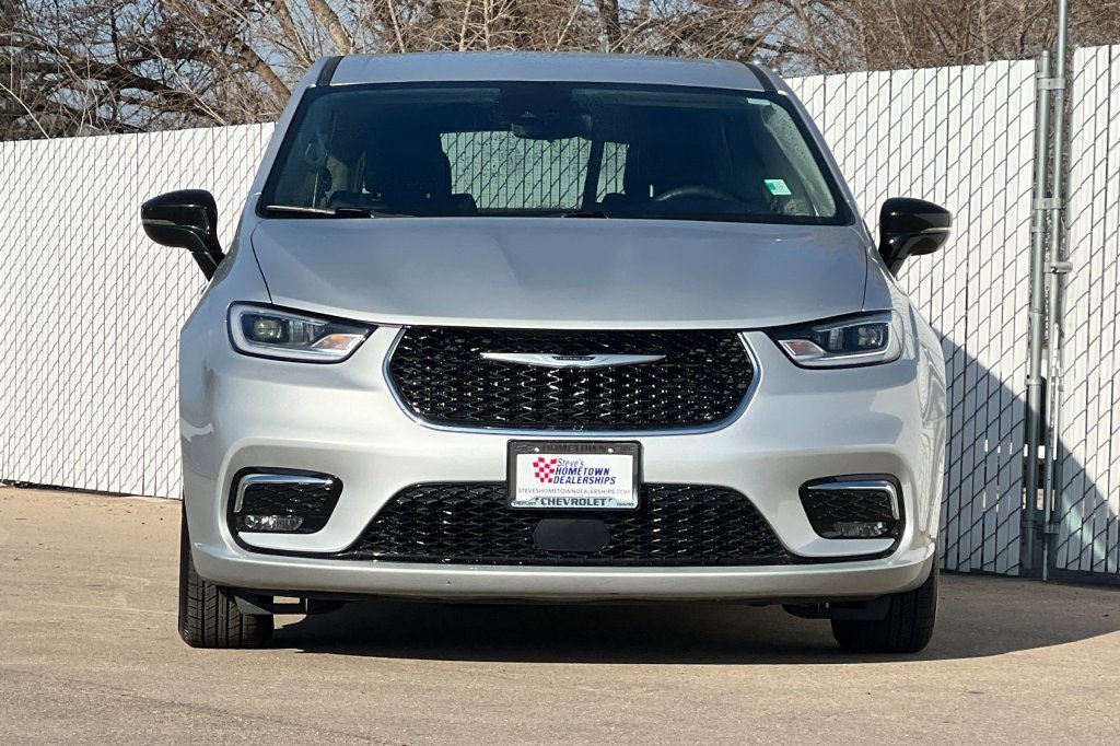 Used 2024 Chrysler Pacifica Select image 6