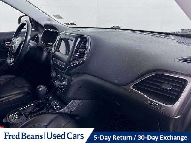 Used 2019 Jeep Cherokee Latitude Plus w/ Comfort/Convenience Group AWD/4WD image 30