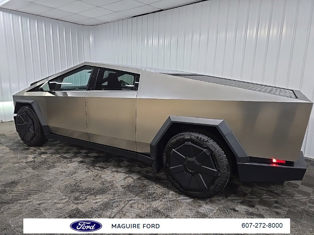 Used 2024 Tesla Cybertruck AWD Crew Cab image 4