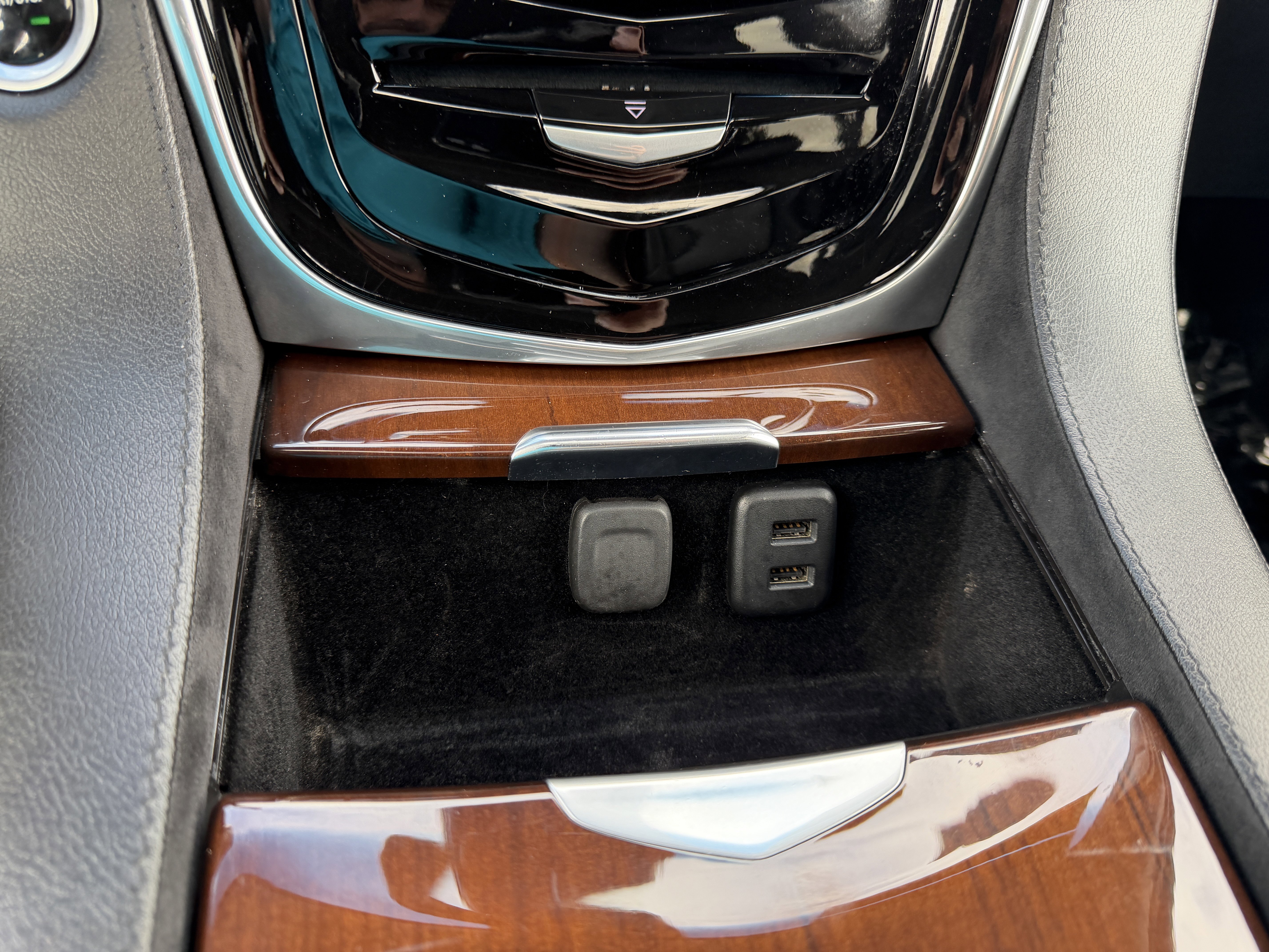 Used 2019 Cadillac Escalade ESV Luxury RWD image 27