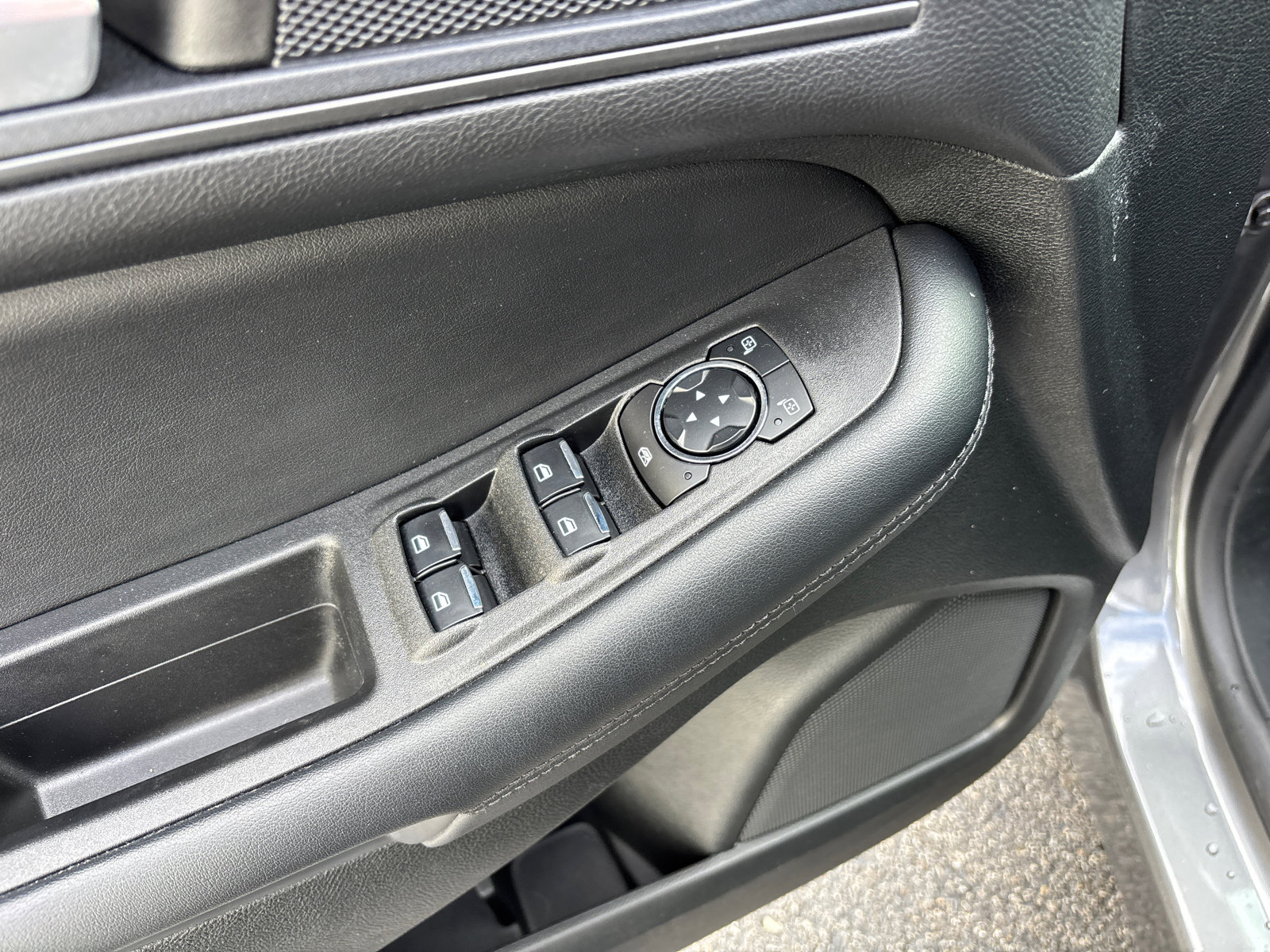 Used 2023 Ford Edge SE w/ Black Appearance Package image 13