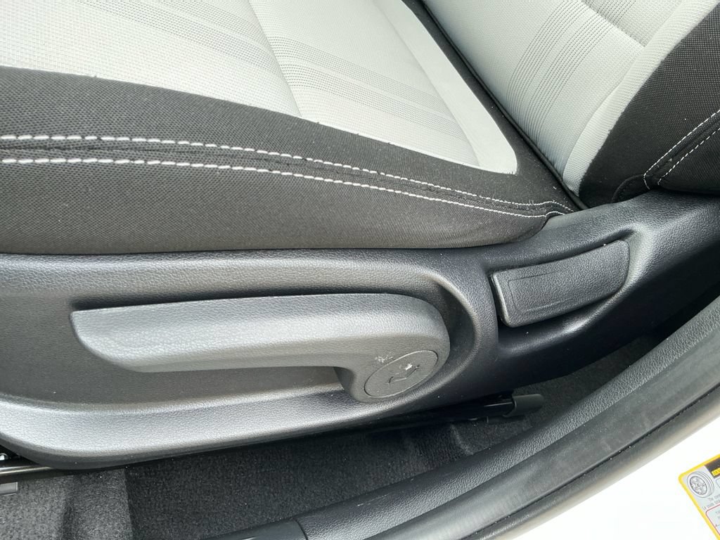 Used 2025 Hyundai Venue SEL FWD image 25