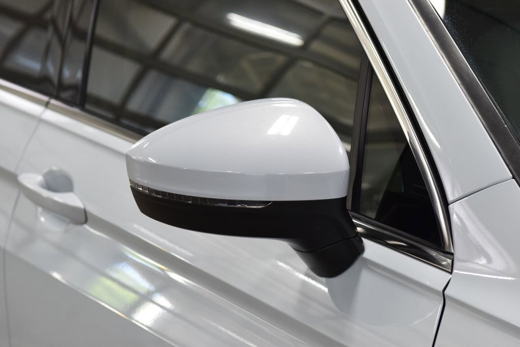 Used 2019 Volkswagen Tiguan SE w/ Panoramic Sunroof Package AWD/4WD image 14