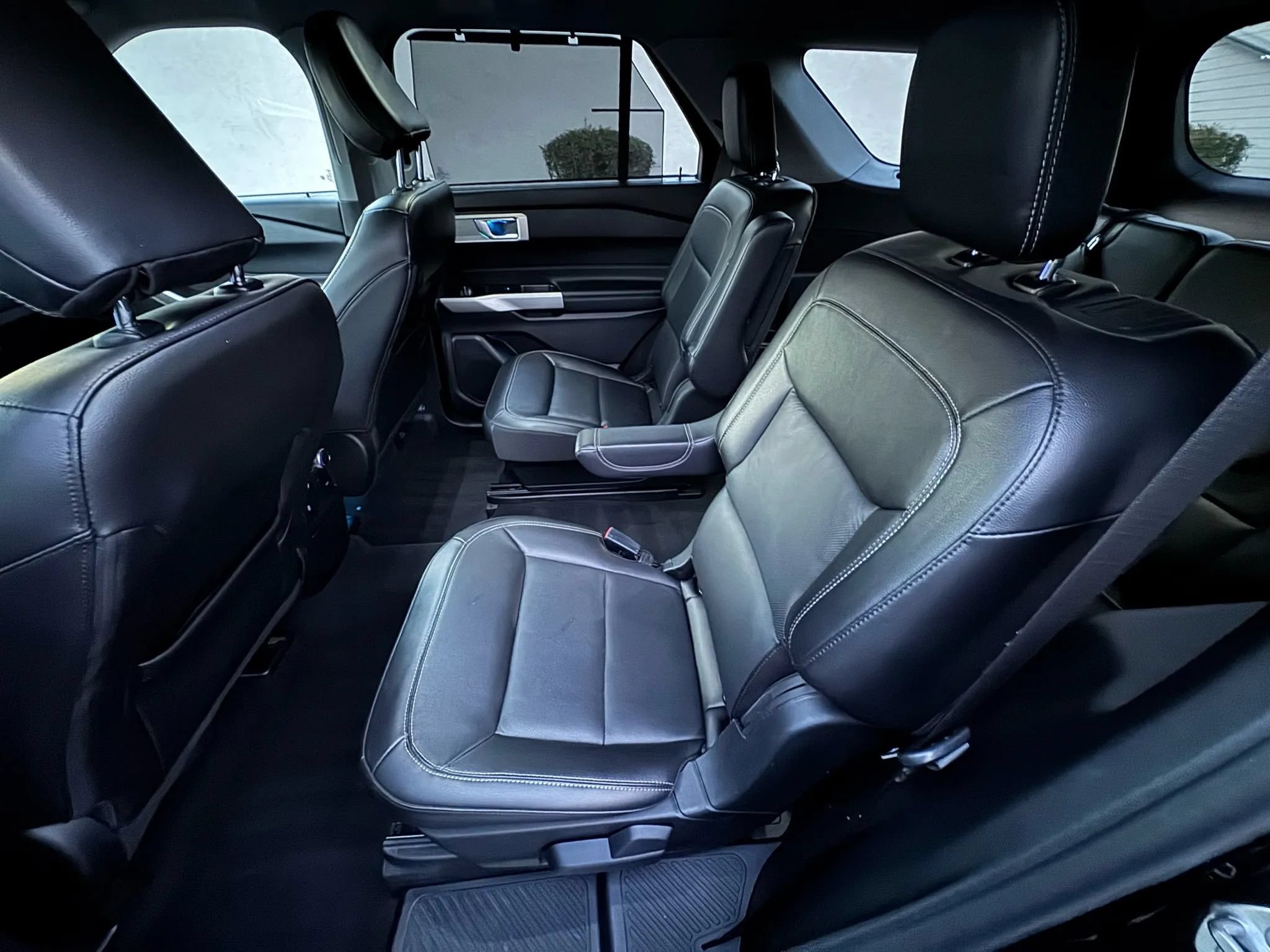 Used 2022 Ford Explorer Limited AWD/4WD image 19