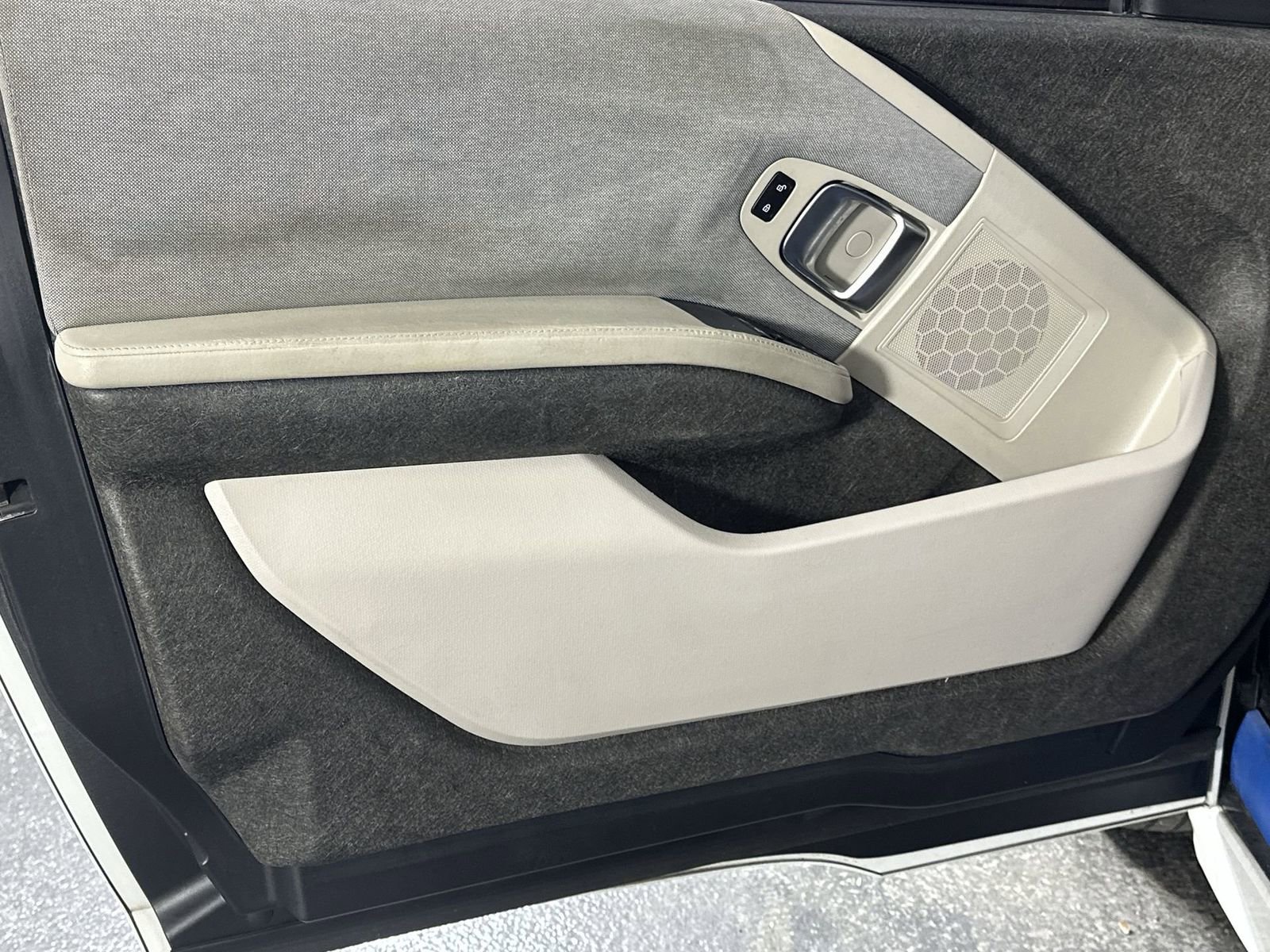 Used 2017 BMW i3 w/ Range Extender image 28