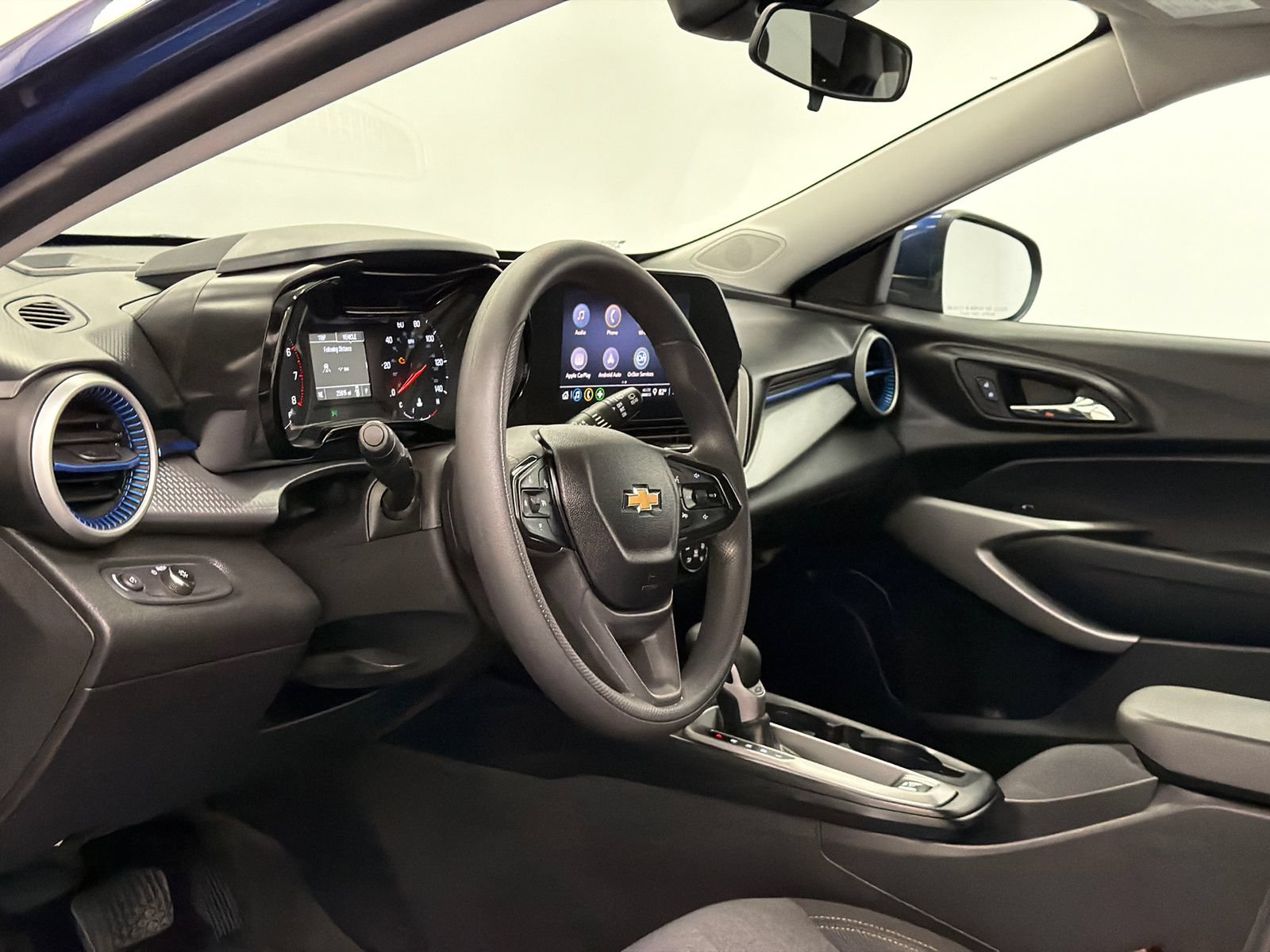 Used 2024 Chevrolet Trax LS w/ LS Convenience Package FWD image 13