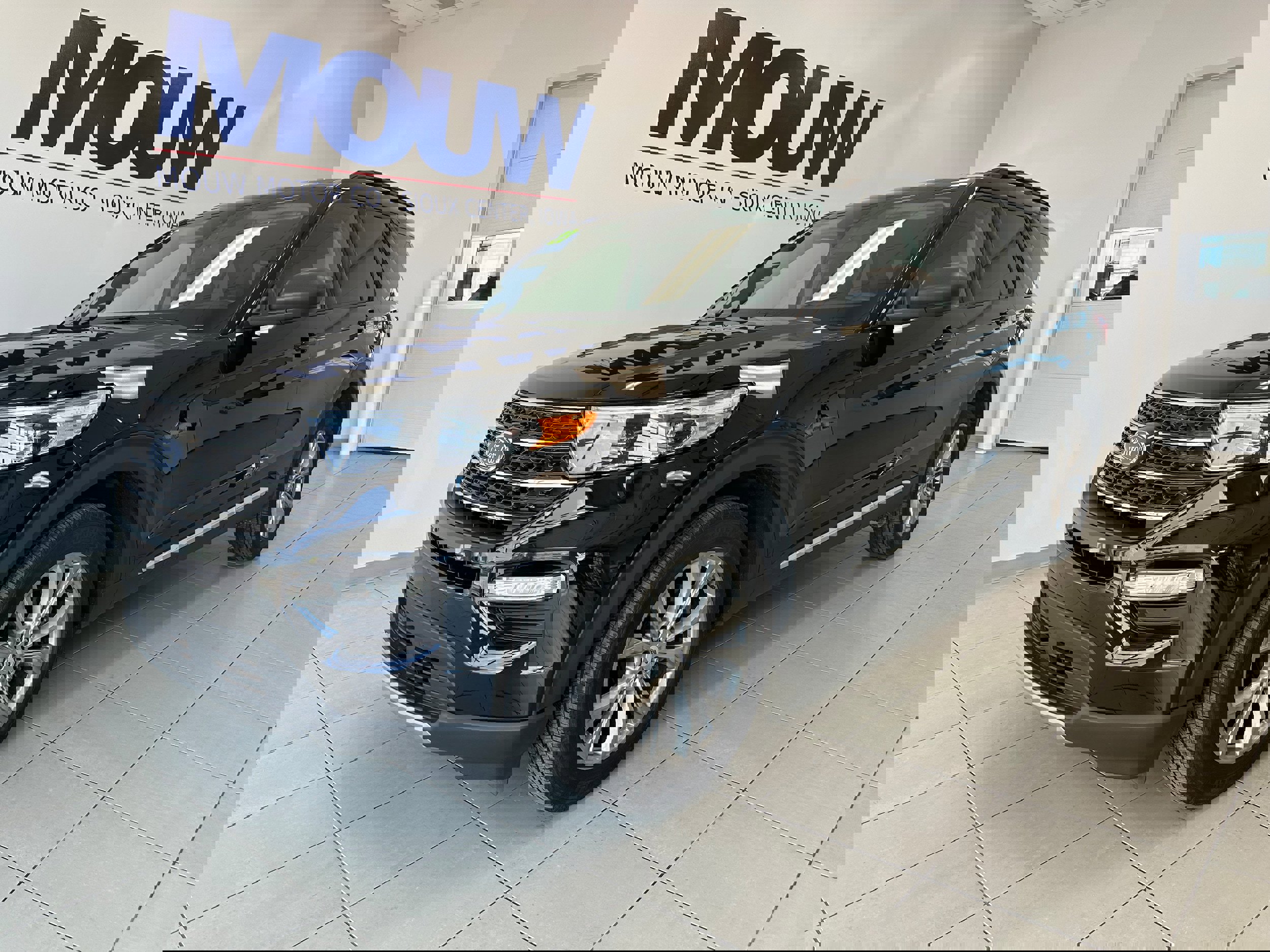 Used 2023 Ford Explorer XLT w/ Equipment Group 202A image 2