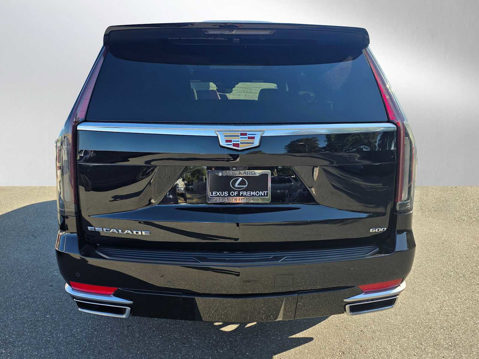 Used 2022 Cadillac Escalade Premium Luxury AWD/4WD image 4
