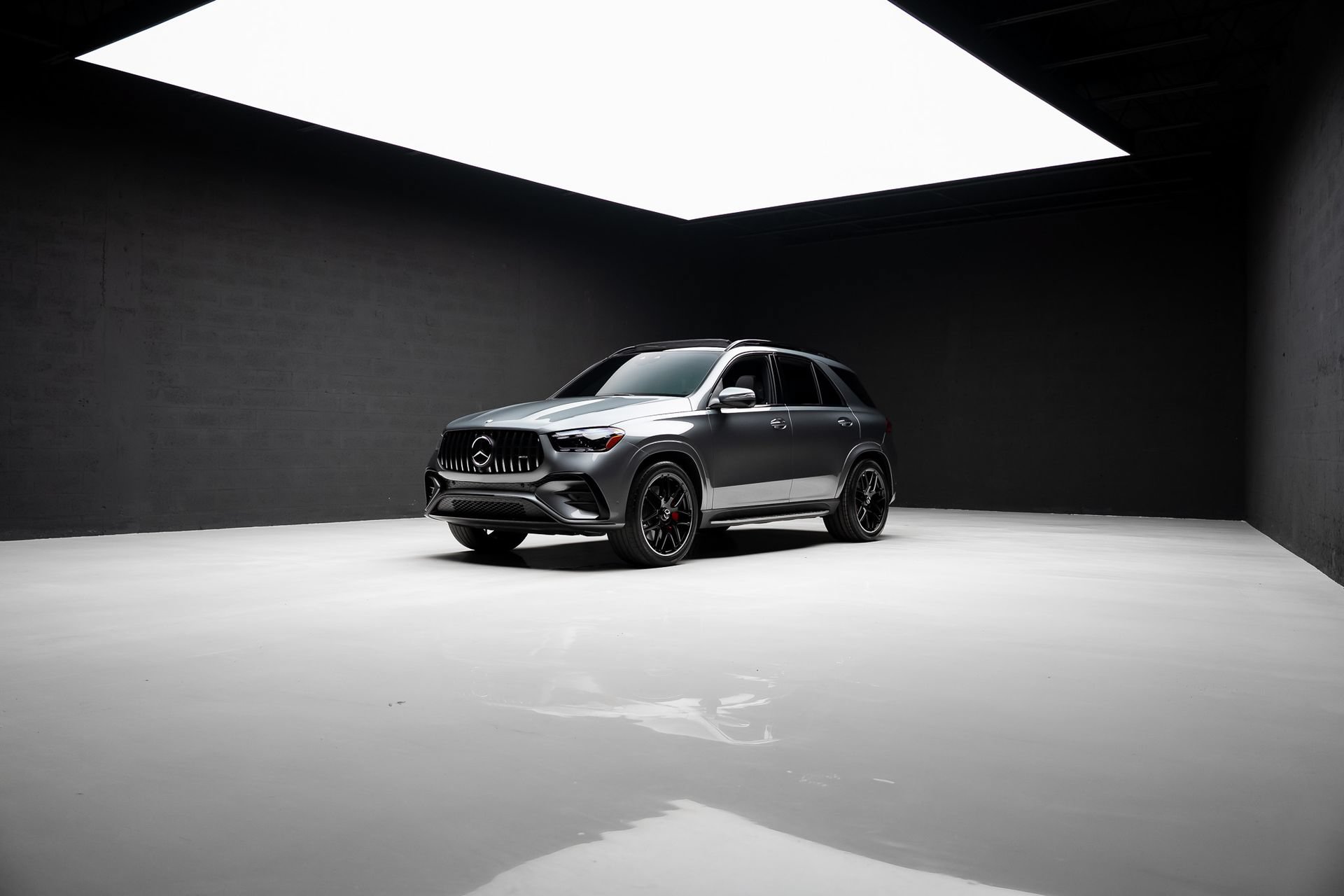 Used 2025 Mercedes-Benz GLE 53 AMG 4MATIC w/ Driver Assistance Package image 90