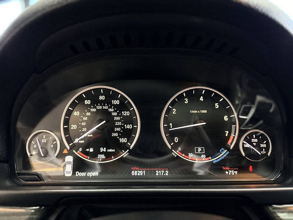 Used 2013 BMW 550i Sedan w/ Executive Pkg RWD image 9