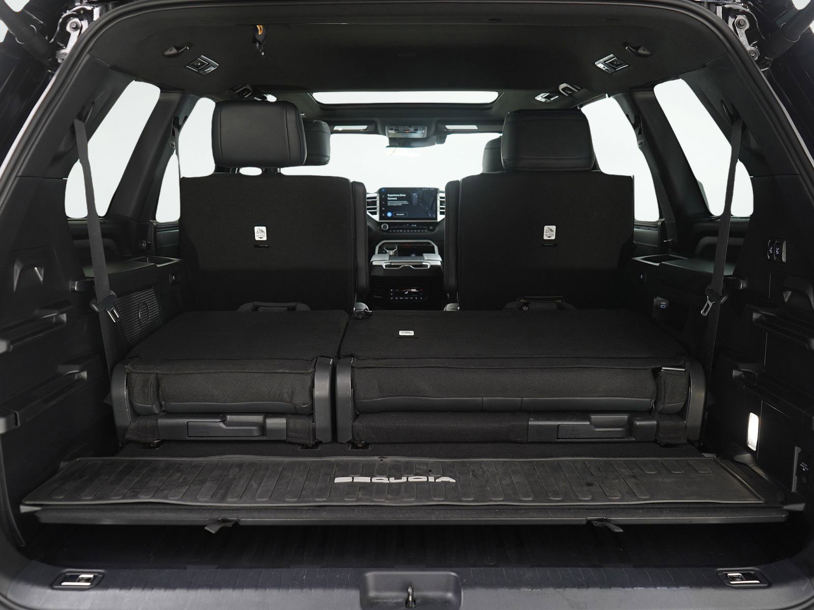 Used 2025 Toyota Sequoia Platinum AWD/4WD image 9