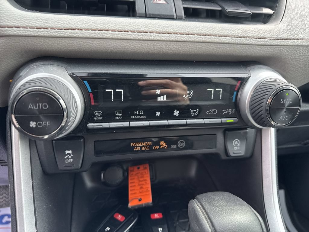 Used 2022 Toyota RAV4 XLE AWD/4WD image 21