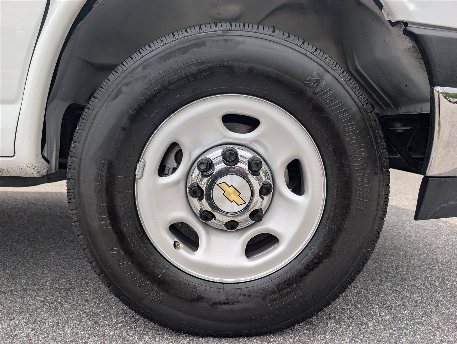 Used 2025 Chevrolet Express 3500 LT w/ LT Preferred Equipment Group RWD image 9