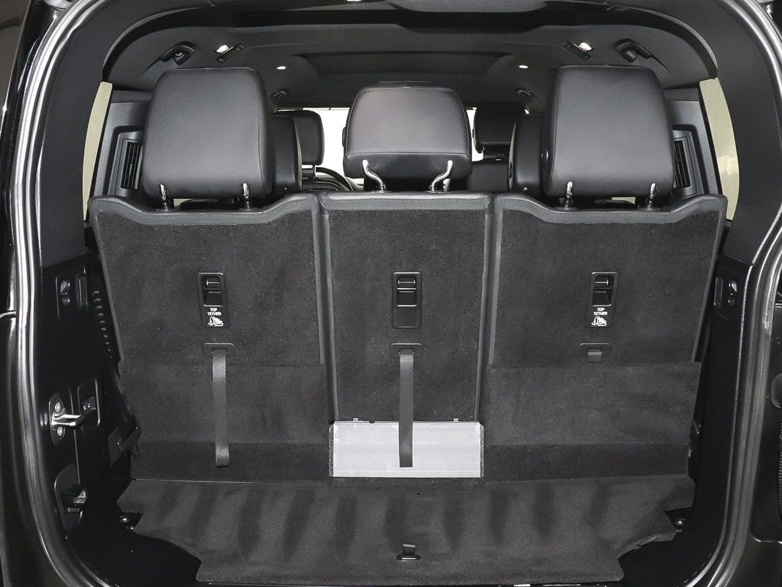 Used 2023 Land Rover Defender 130 X-Dynamic SE image 40