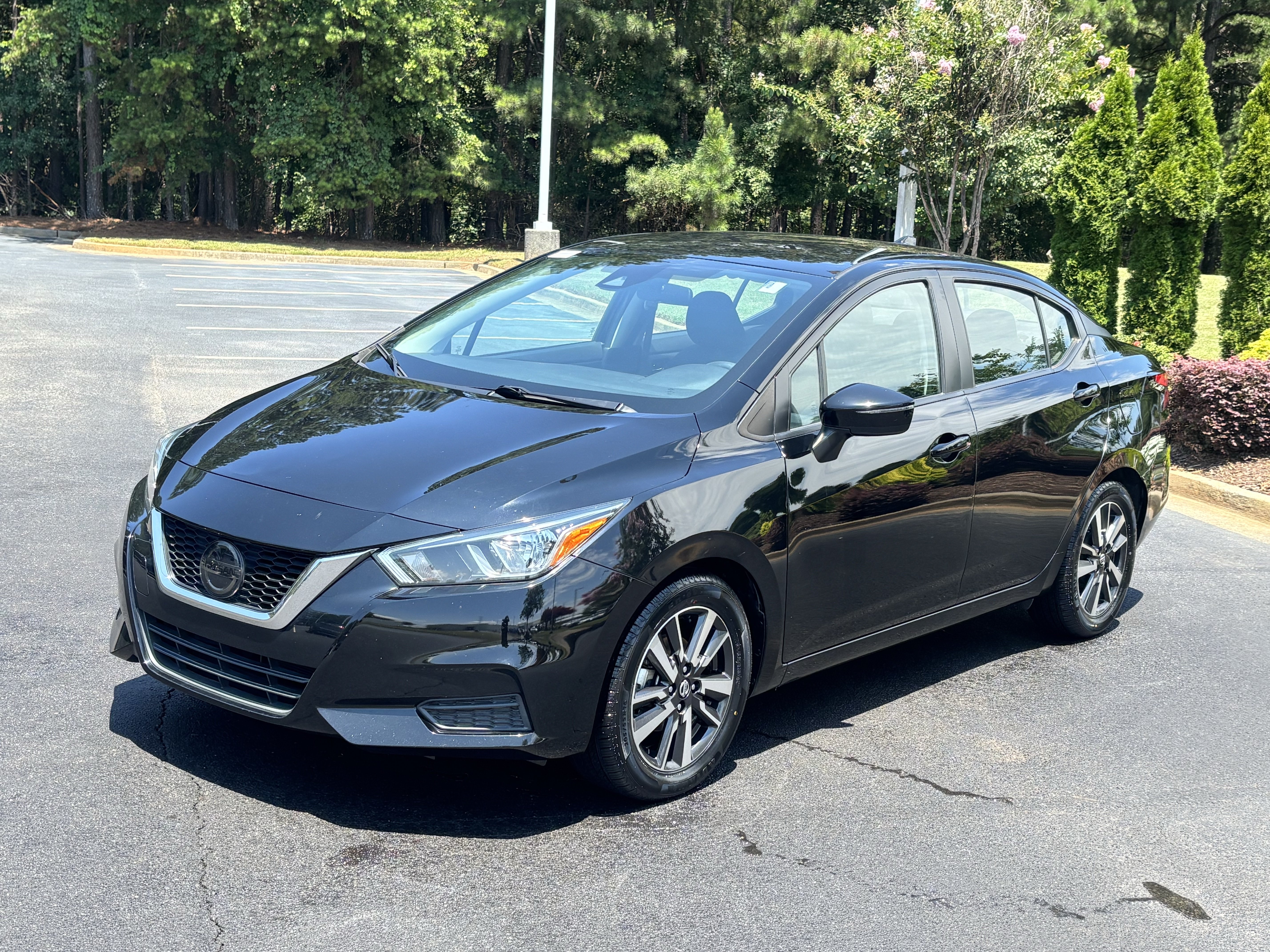 Used 2021 Nissan Versa SV FWD image 6