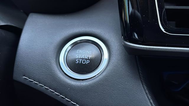 Used 2020 Toyota Highlander XLE AWD/4WD image 29