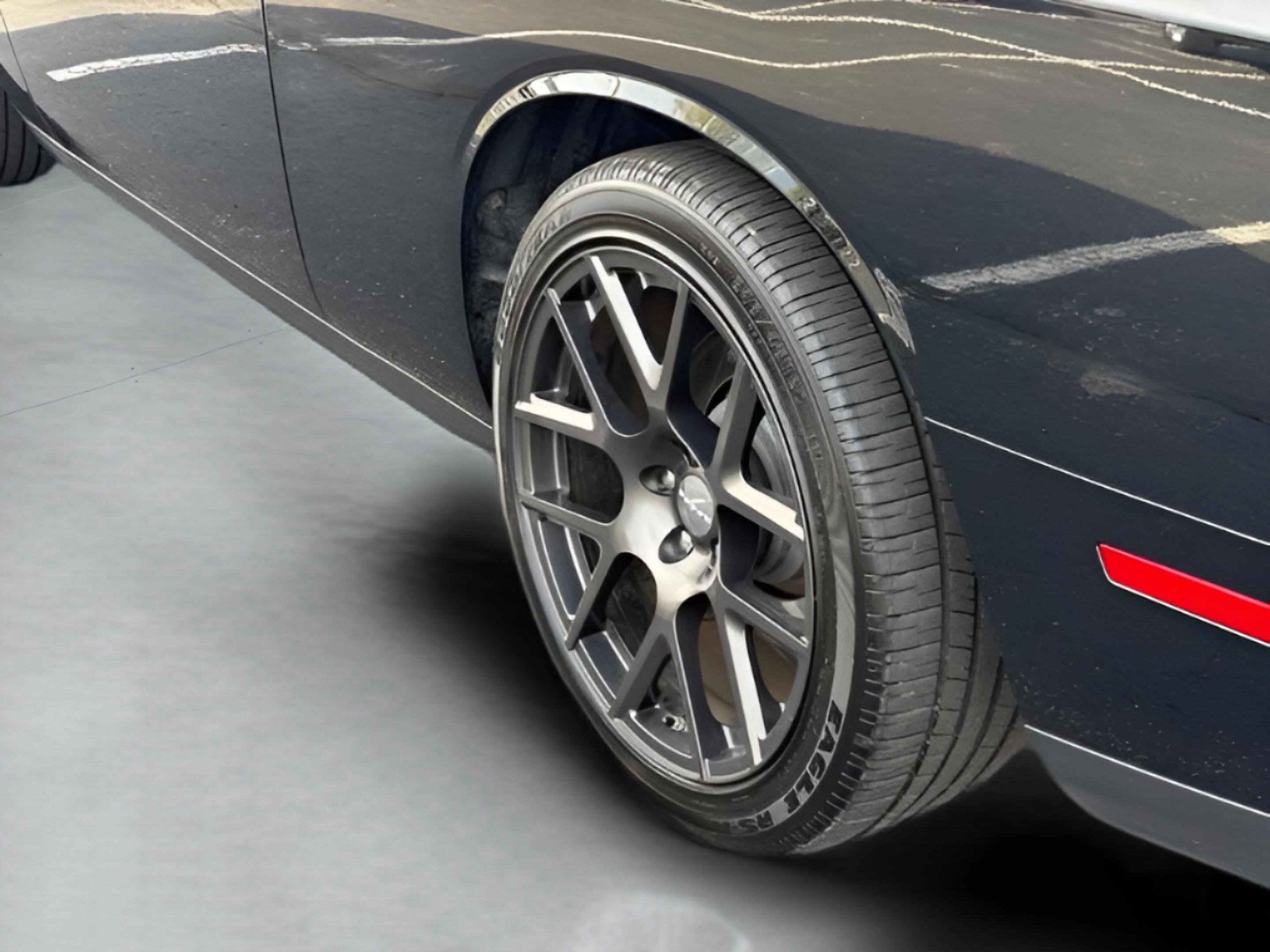 Used 2016 Dodge Challenger R/T Scat Pack w/ Leather Interior Group RWD image 30