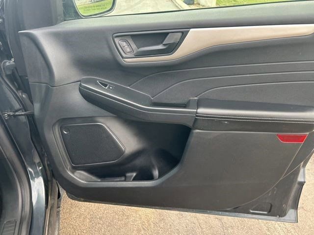 Used 2022 Ford Escape SE w/ Cold Weather Package image 36