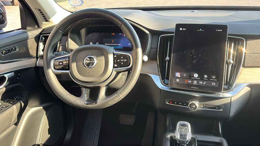 Certified 2025 Volvo XC90 B6 Plus AWD/4WD image 7