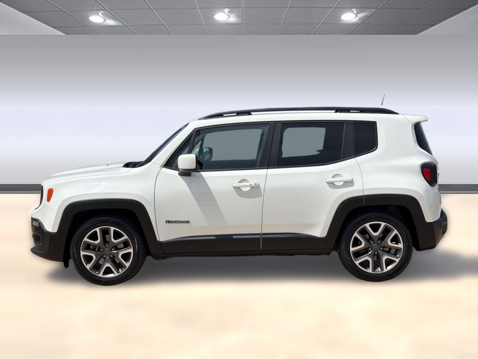 Used 2018 Jeep Renegade Latitude w/ Advanced Technology Group FWD image 2