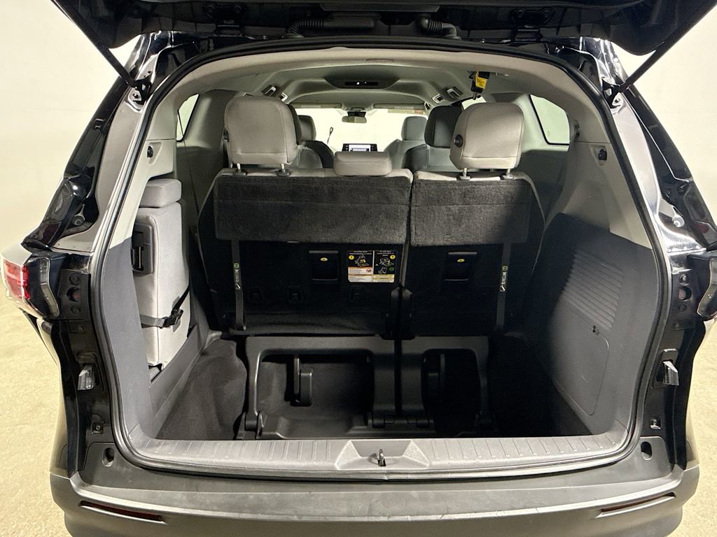 Certified 2022 Toyota Sienna LE FWD image 24
