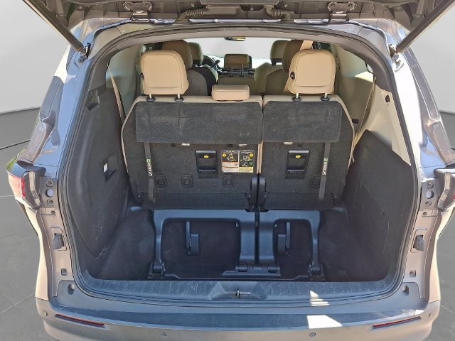 Used 2021 Toyota Sienna XLE FWD image 32