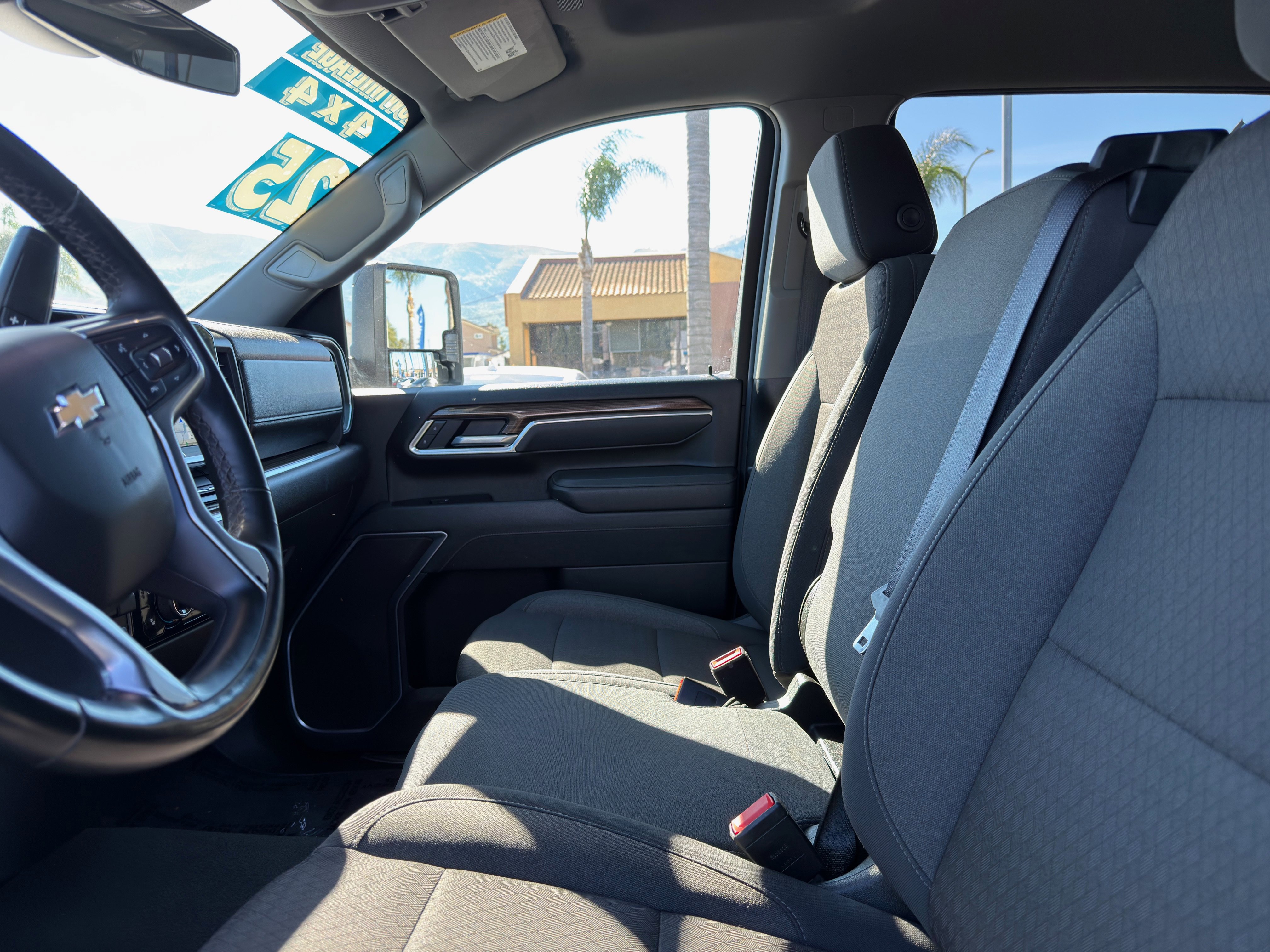 Used 2025 Chevrolet Silverado 2500 LT w/ Convenience Package image 28