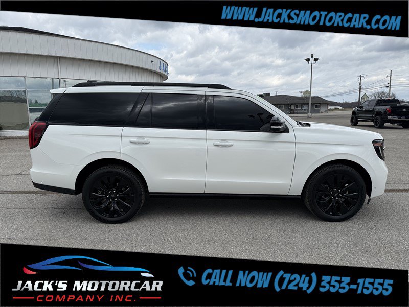 Used 2025 Ford Expedition Platinum w/ Stealth Appearance Package AWD/4WD image 3