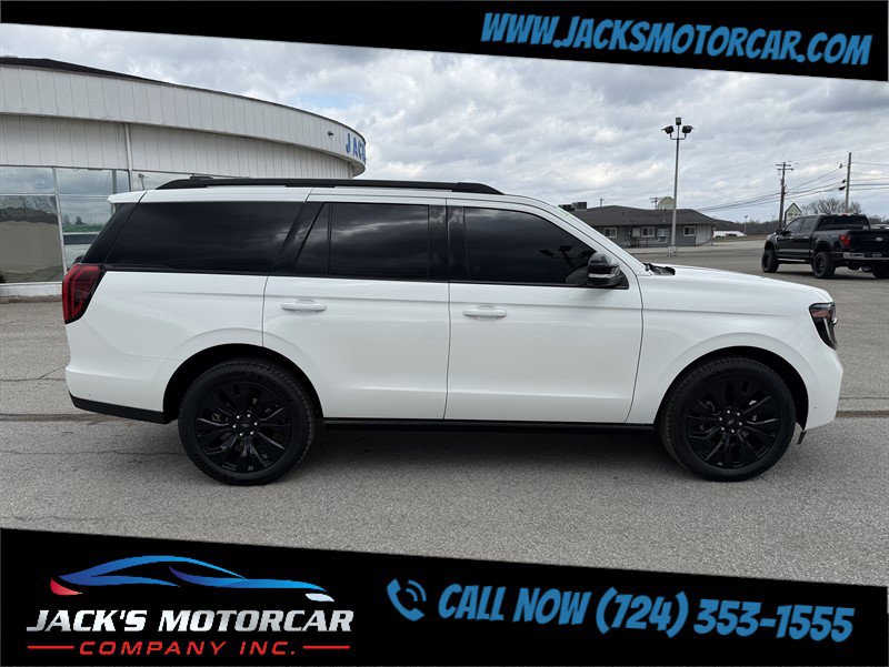 Used 2025 Ford Expedition Platinum w/ Stealth Appearance Package image 3